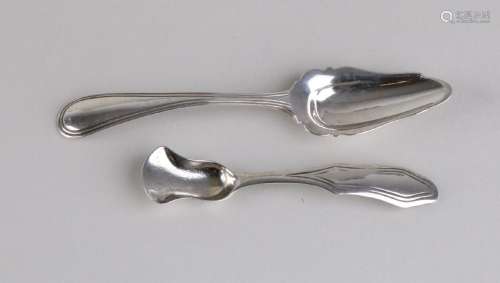 An 835/000 silver sugar scoop with wing tray and handle