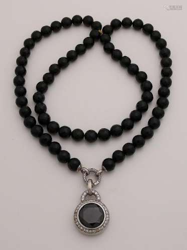 Necklace from Ti sento Milano, consisting of black