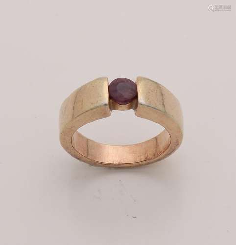 Gold on silver ring, 925/000, with a round faceted ruby