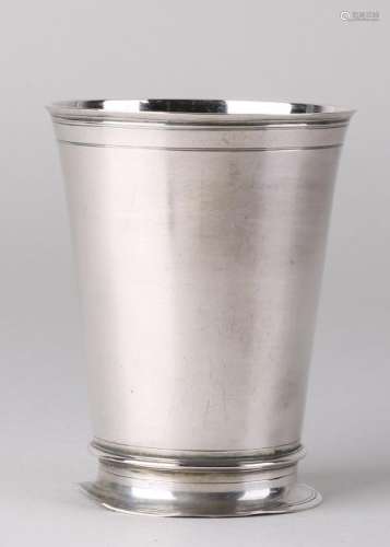 Silver cup cylindrical with double fillet edge, on