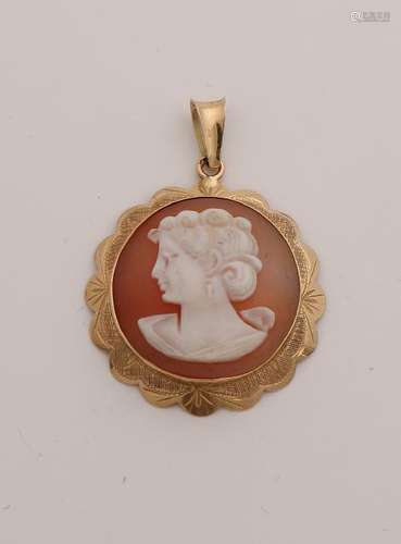 Beautiful yellow gold cameo pendant 585/000. A round