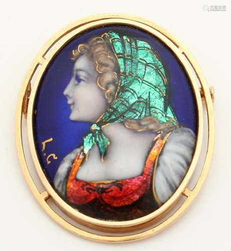 Golden brooch 750/000 with limoge portrait. Oval brooch