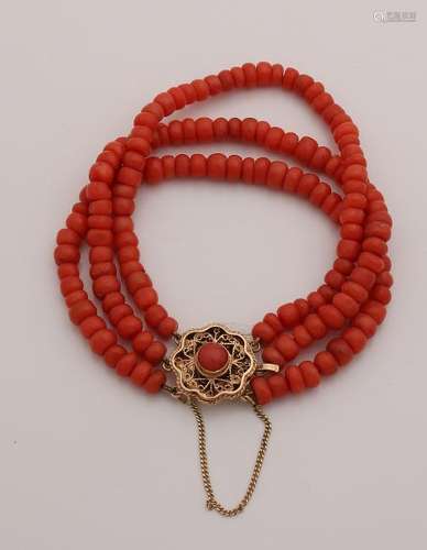 Blood coral bracelet with yellow gold clasp, 585/000,