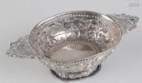 Small silver brandy bowl, 833/000, on an oval base with