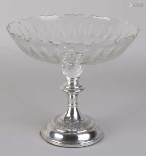 Crystal fruit bowl on silver base, 833/000. Crystal