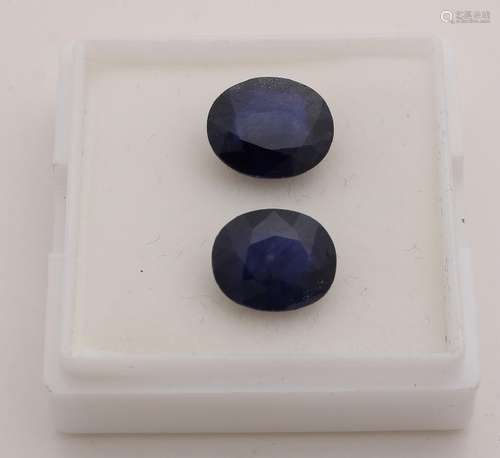 Two oval cut sapphires, 5.98 ct and 5.21 ct.