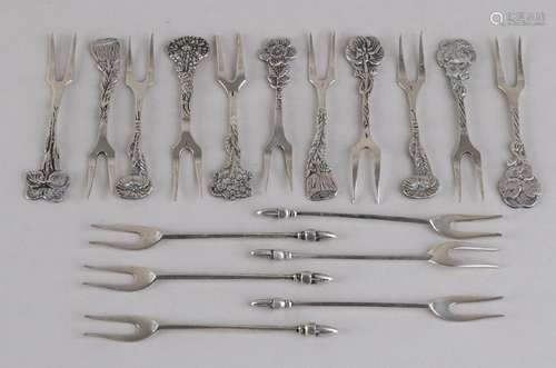 Lot with silver cocktail forks, 835/000, 11 small forks