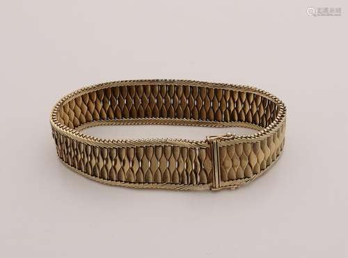 Beautiful yellow gold bracelet, 585/000. Wide bracelet