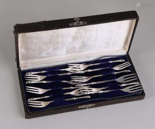 Twelve 835/000 silver pastry forks (as new), with