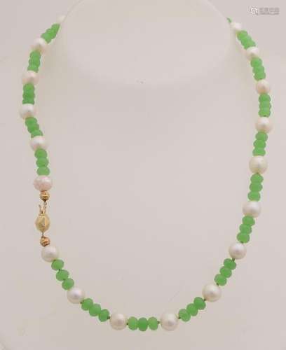 Necklace with faceted jade beads, 5 mm, and freshwater