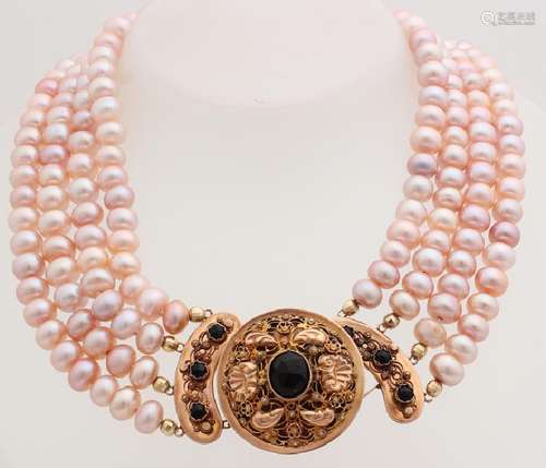 Pearl necklace with golden stripe closure, 585/000. A