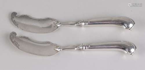 Set 835/000 silver butter knives with gun lifts and