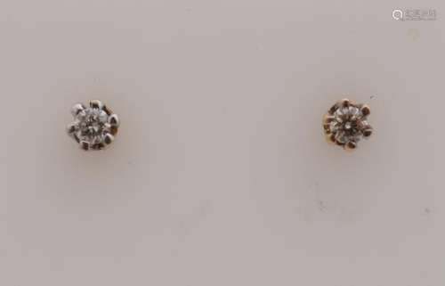 Yellow gold earrings, 585/000, with diamond. Ear studs