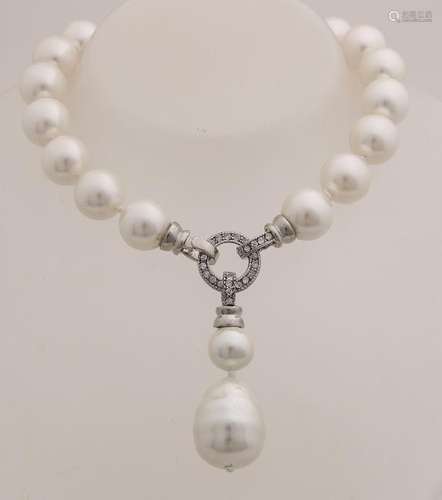 Necklace with large Majorica pearls, ø 13.5 mm, with a