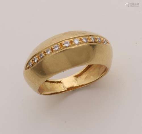 Wide yellow gold ring, 750/000, with diamonds.
