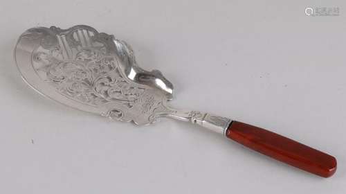 Silver fish scoop, 833/000, with bakelite handle.