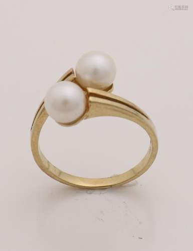 Beautiful ring, 333/000, with 2 cultural pearls. Ring