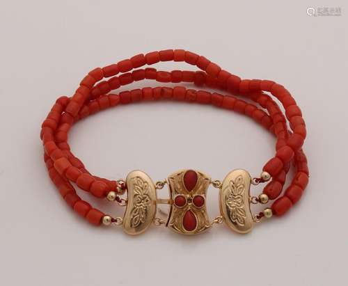 Bracelet with 3 rows of red coral, ø 4 mm, attached to