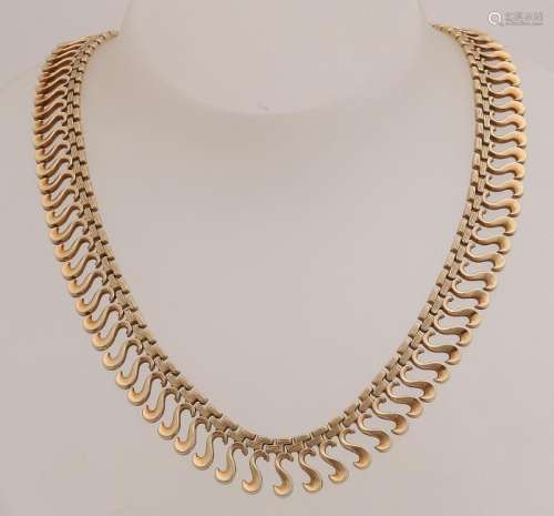 Gold necklace, 585/000, with S-shaped link. Wide