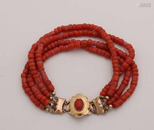 Bracelet of red coral with the yellow gold clasp,