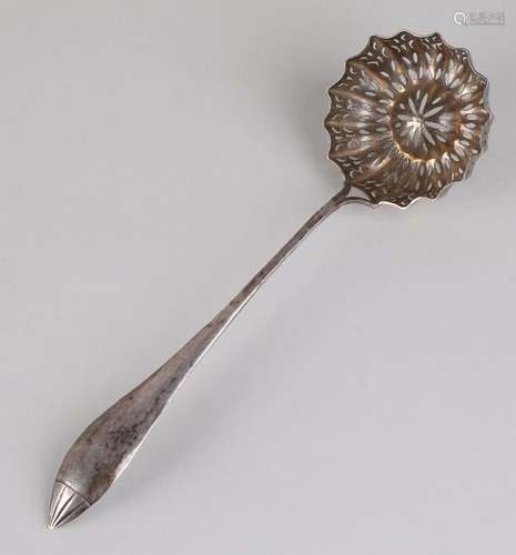 Silver scattering spoon, 833/000, with a contoured