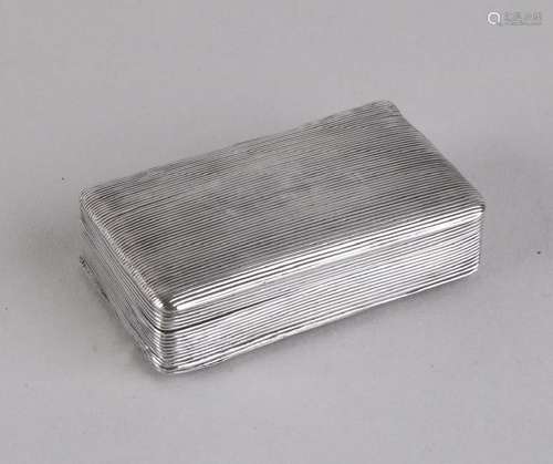 Silver snuff box, 833/000, with rib decor and hinged