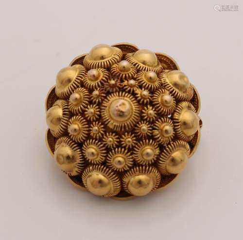 Yellow gold Zeeland button, 585/000, as a brooch. 25