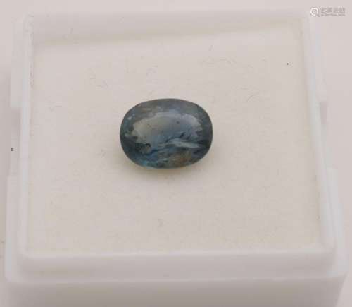 Sapphire, oval billed, 4.52 ct, with a green-blue
