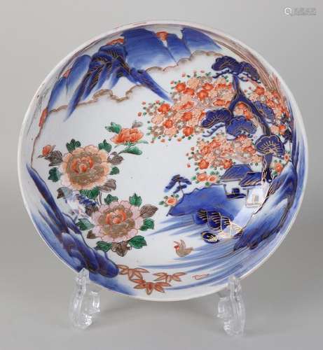 19th century Japanese Imari porcelain deep dish on a