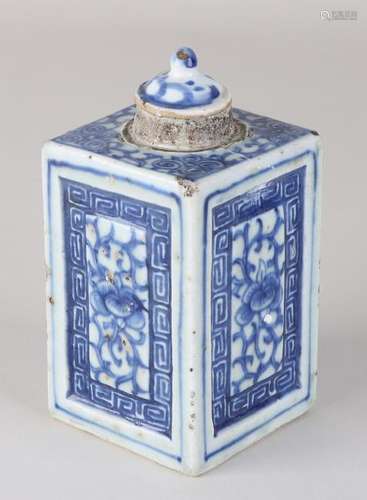 18th century Chinese porcelain tea caddy with floral