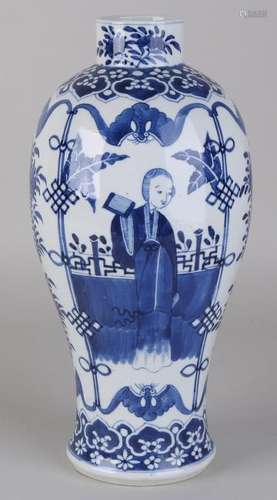 Large 18th - 19th century Chinese porcelain vase. Deep