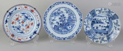 Lot of three 18th century various Chinese porcelain