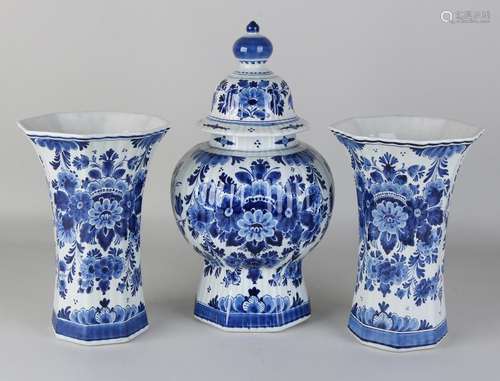 Three-part Delft Fayence Porceleyne Fles cabinet set