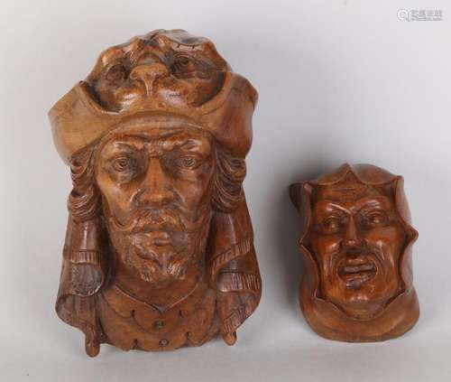 Two 19th century carved heads made of walnut for wall