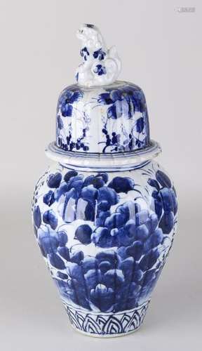 19th century Japanese blue Imari porcelain covered pot