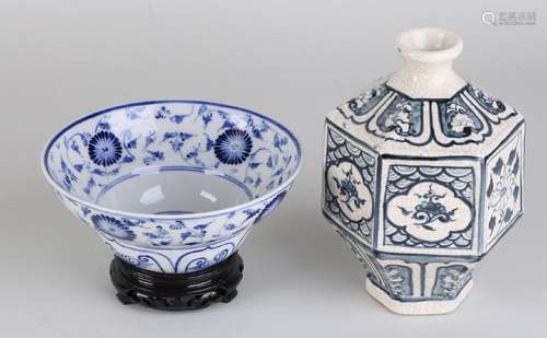 Twice old Chinese porcelain with floral decors. Second