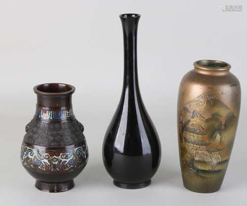 Three old / antique Japanese vases. Consisting of: Once