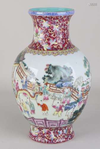 Ancient Chinese porcelain vase with bottom mark.