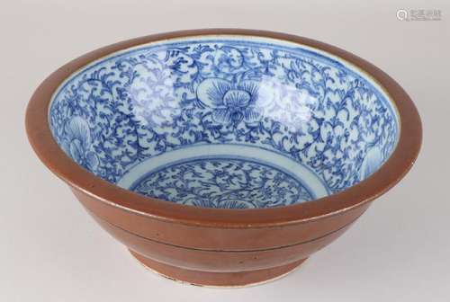 Large 19th century Chinese porcelain capuchin bowl with