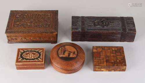 Five old / antique lid boxes. Divers. 20th century.