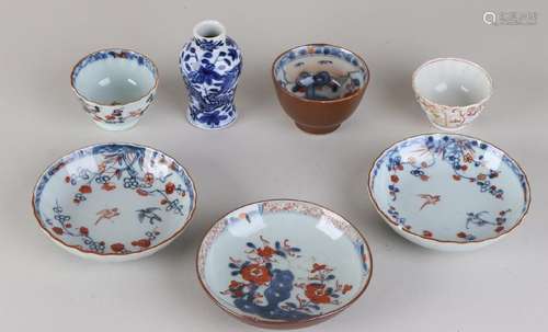 Seven times diverse Chinese porcelain. Among others: