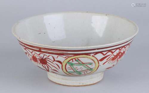 17th century Chinese Swatow porcelain bowl with floral