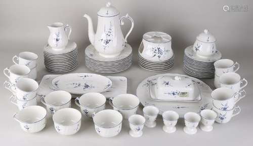 Extensive Villeroy and Boch breakfast set. Decor