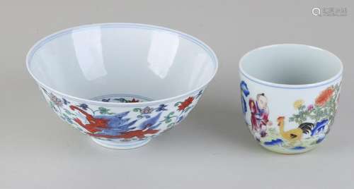 Twice old Chinese porcelain. Consisting of: One cup