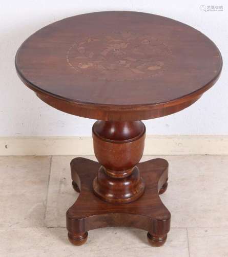 Small early 19th century side table with floral