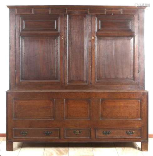 Original English oak cabinet. Rare. 18th century. With