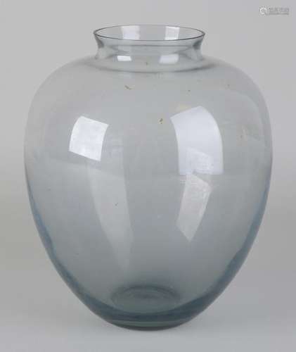 Copier Leerdam green glass ball vase. Circa 1930. One