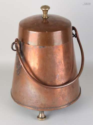 19th Century copper brazier. Dimensions: 45 x 25 cm. In