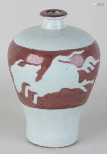 Ancient Chinese porcelain Ming-style vase with birds of