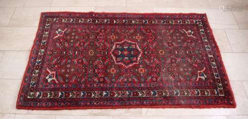 Old persian rug. Floral, red etc. Dimensions: 168 x 105